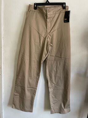Lee Men's Straight-Leg Khaki Chinos